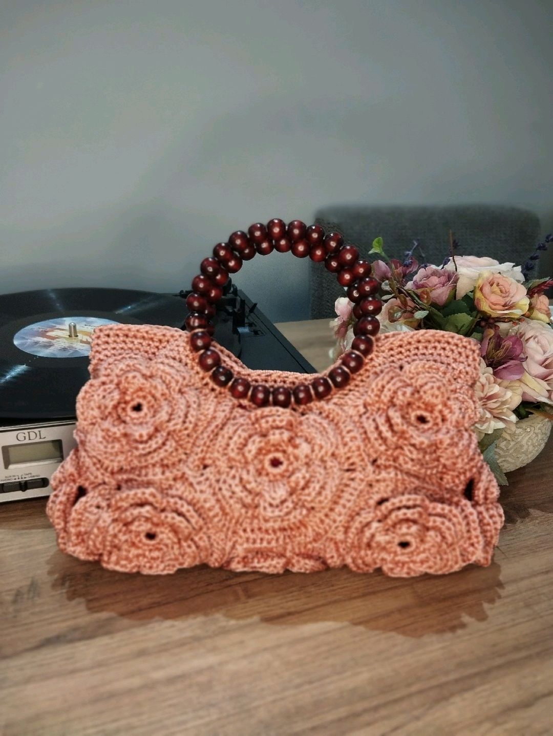 gul-motif-ahsap-sapli-pembe-sik-canta-koyu-pembe