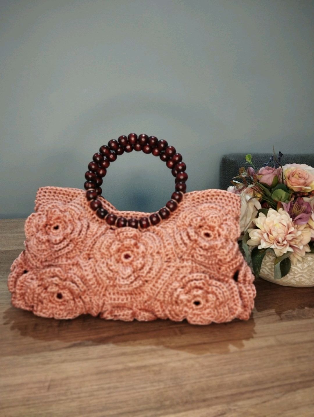 gul-motif-ahsap-sapli-pembe-sik-canta-koyu-pembe