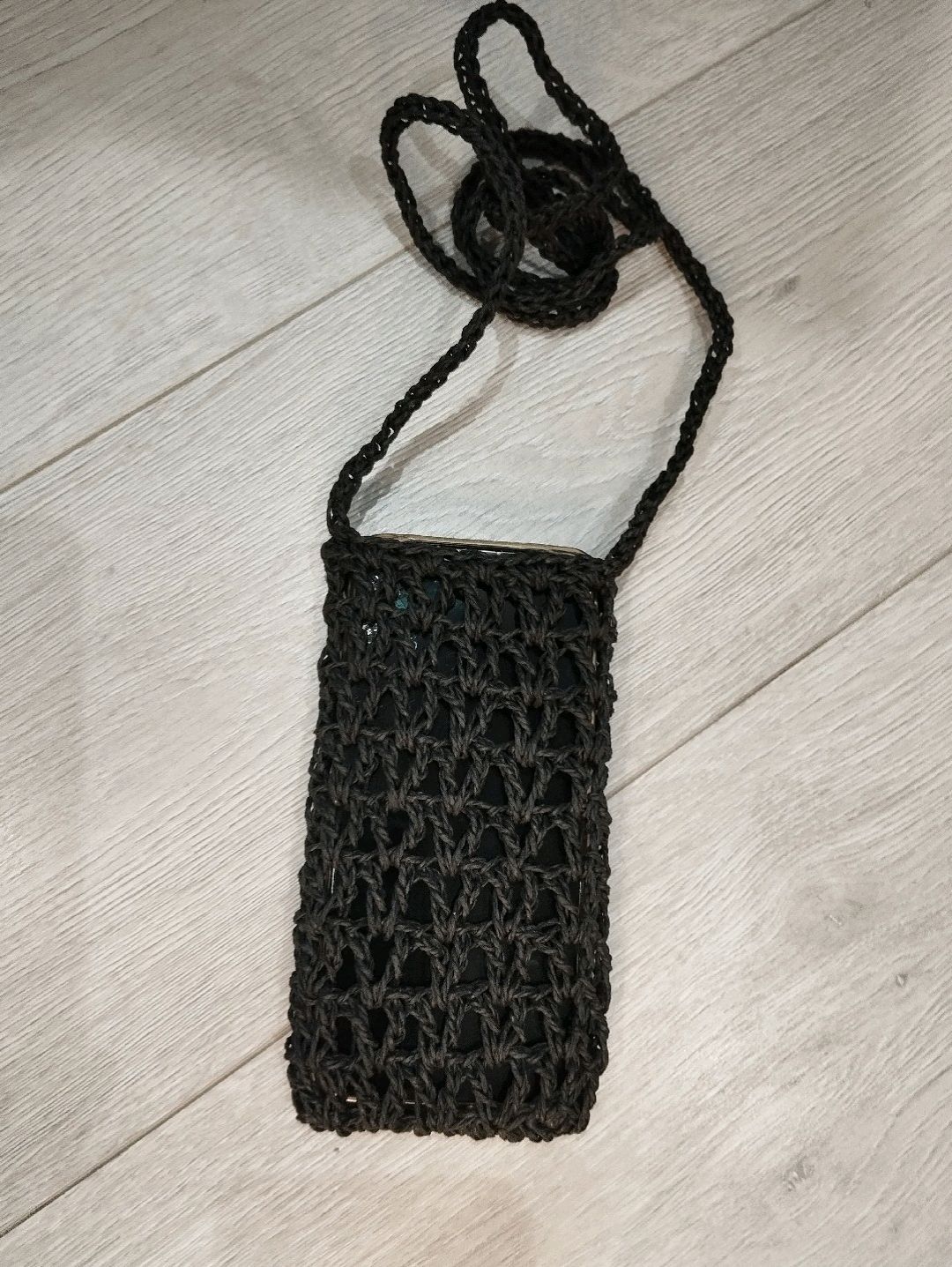 hasir-telefon-cantalari-her-renk-siyah
