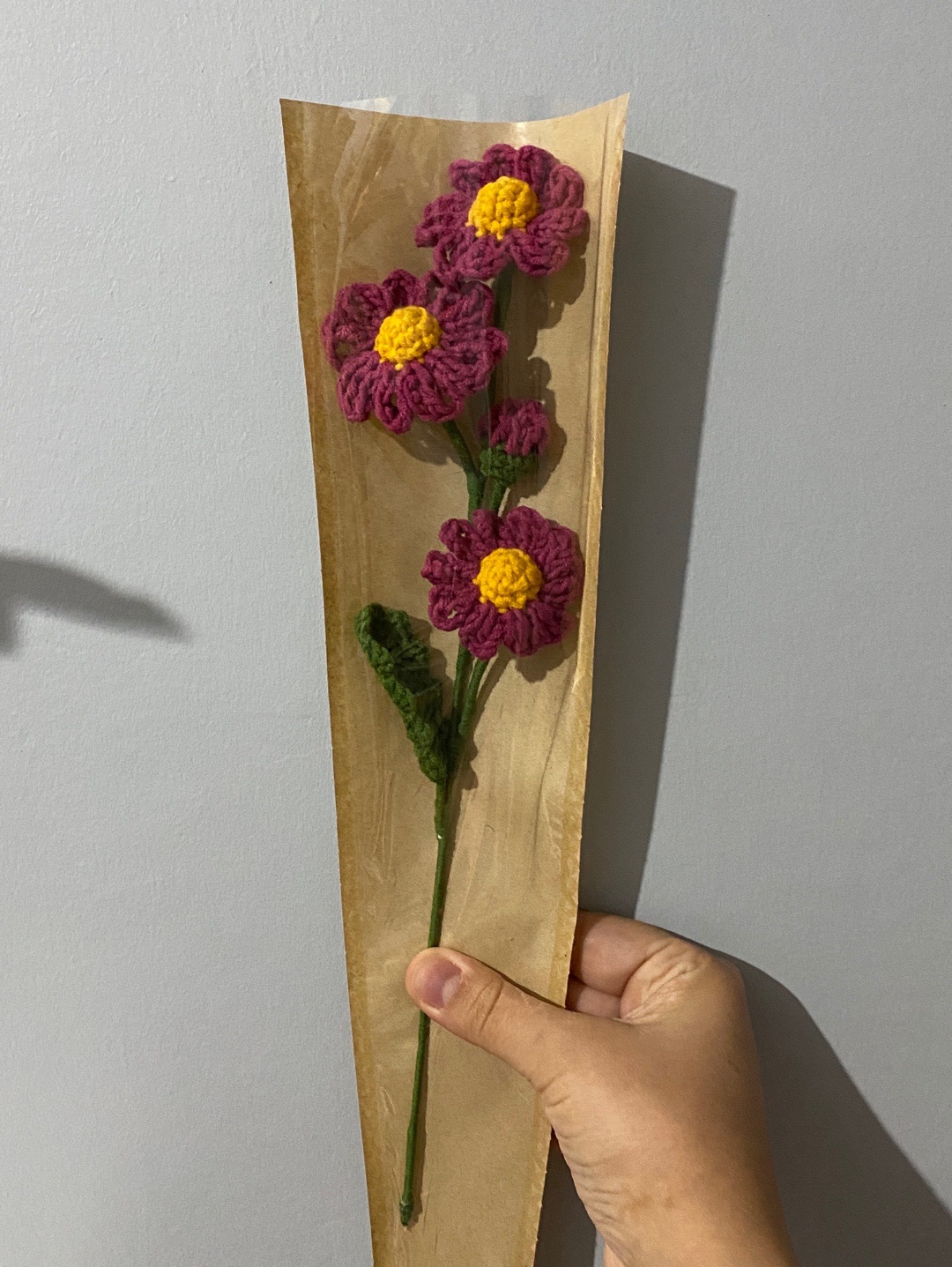 tekli-orgu-papatya-buket-fusya