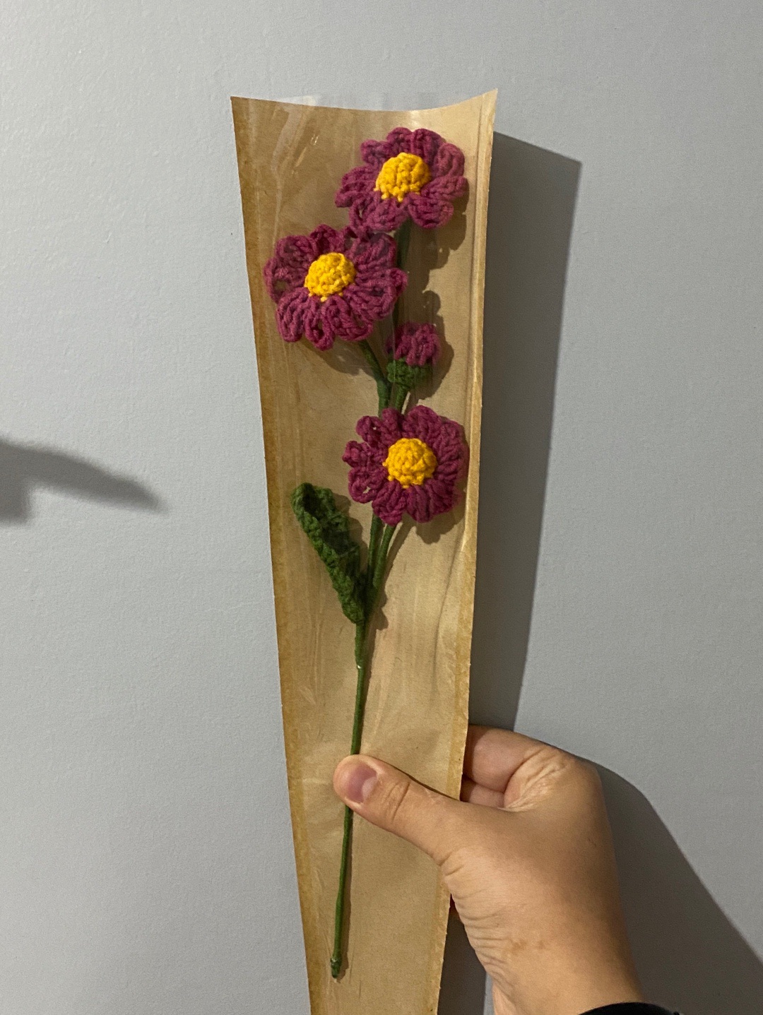 tekli-orgu-papatya-buket-fusya