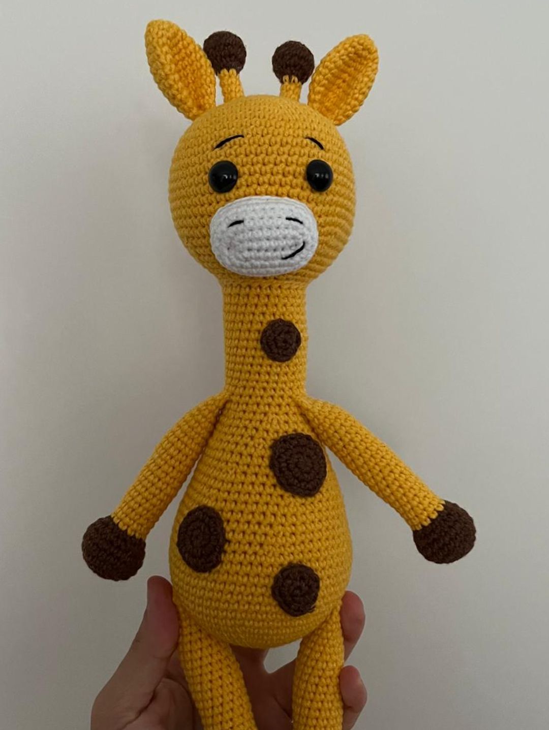 amigurumi-zurafa-uyku-arkadasi-sari