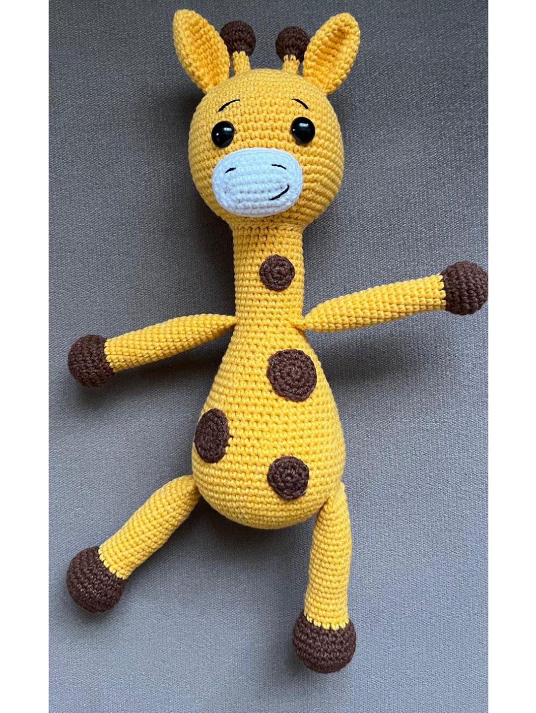 amigurumi-zurafa-uyku-arkadasi-sari
