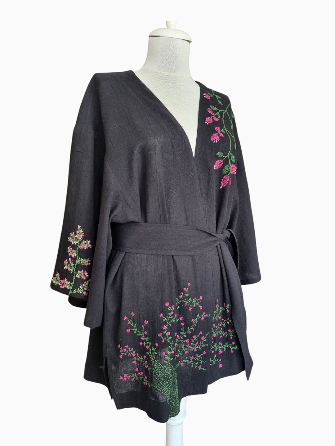 cicek-nakisli-silebezi-kimono-elbise-siyah
