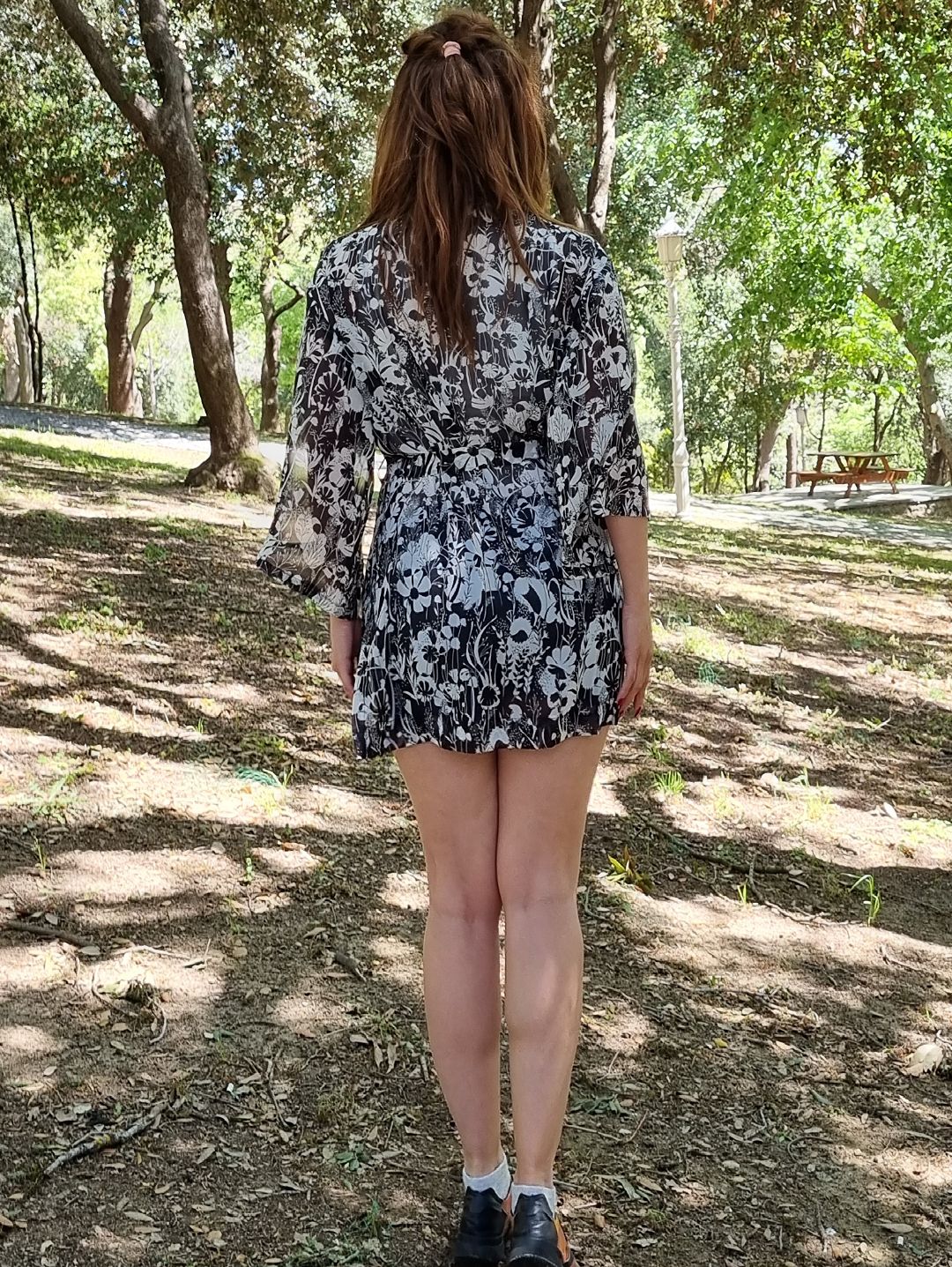 siyah-beyaz-cicekli-sifon-kimono-siyah