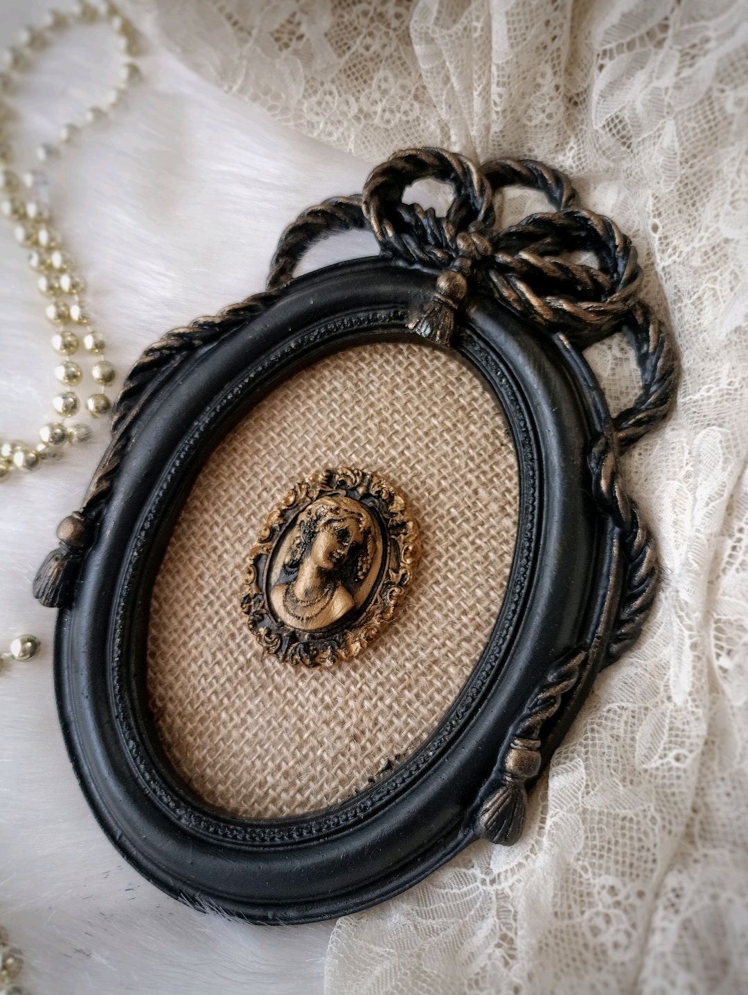hera-madalyon-modelli-dekoratif-jut-cerceve-siyah