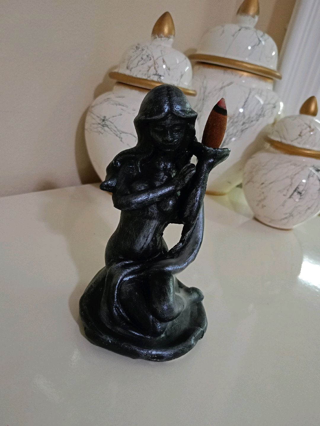 kadin-figurulu-tutsuluk-siyah