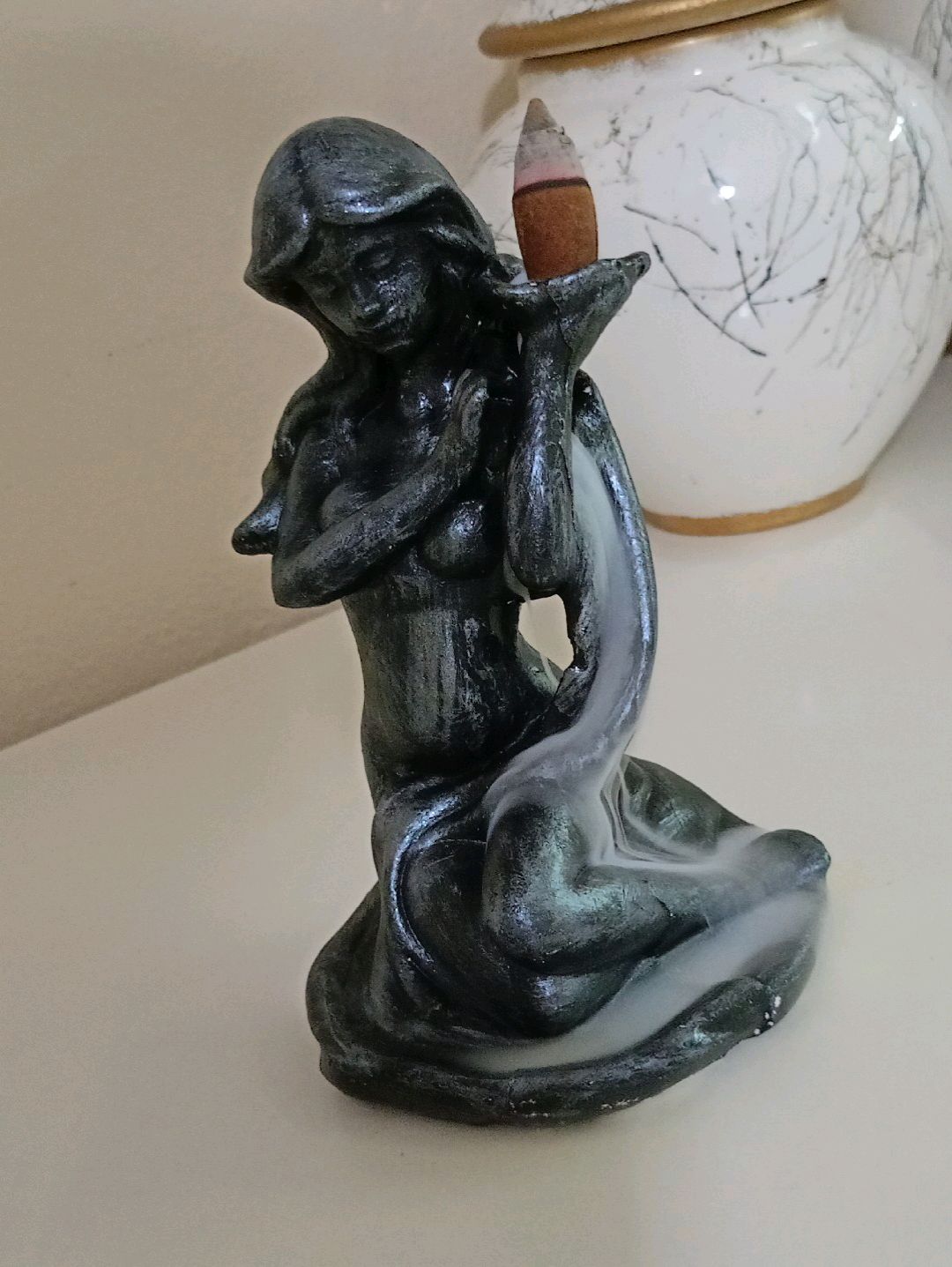 kadin-figurulu-tutsuluk-siyah