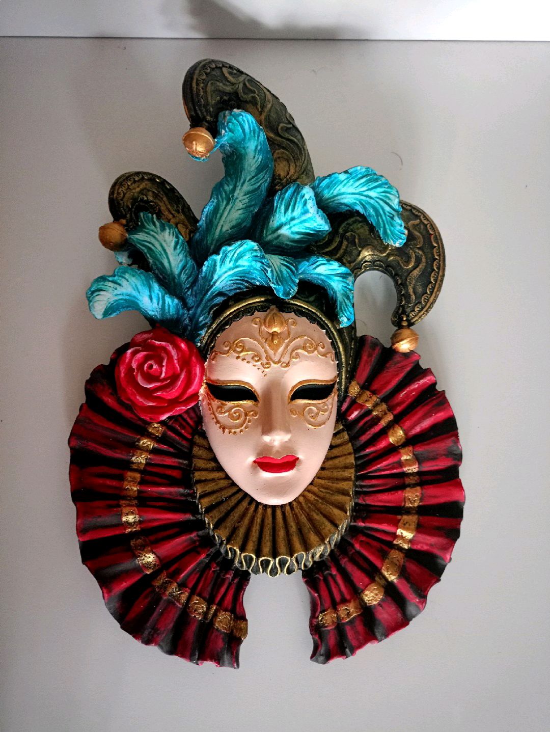 duvar-maskesi-duvar-susu-venedik-maske-bordo