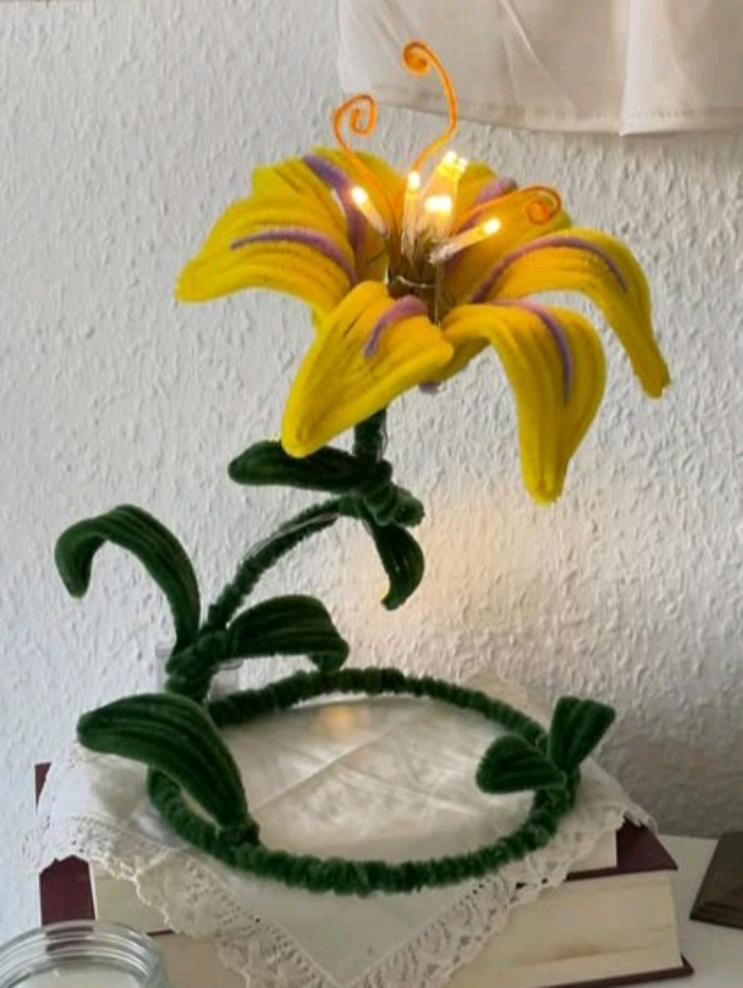 sonil-lilyum-masa-lambasi-sari