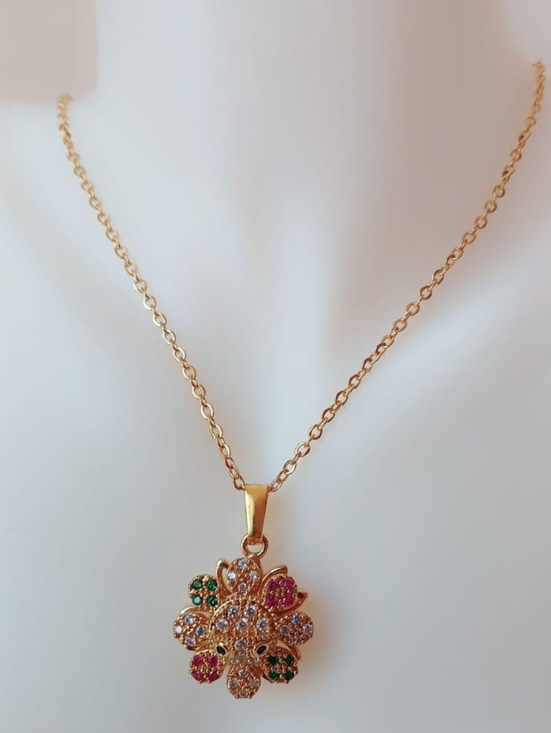 yonca-model-stres-carkli-donen-celik-gold-kolye-altin-rengi