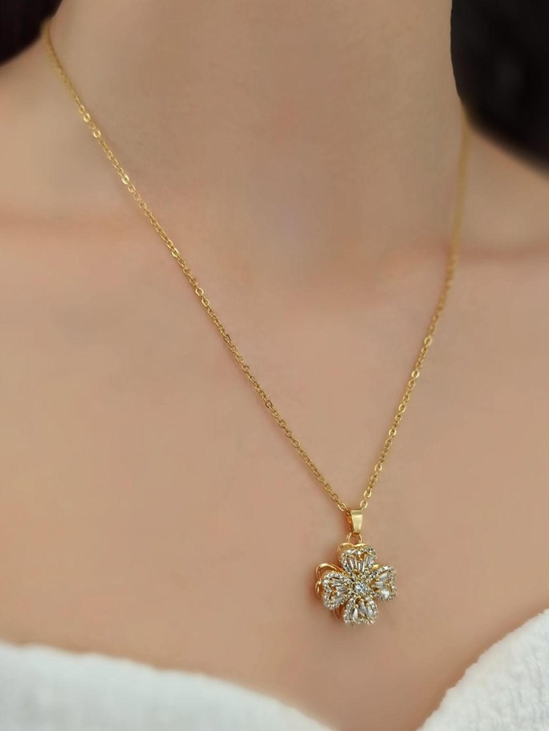 zirkon-yonca-donen-gold-kolye-altin-rengi
