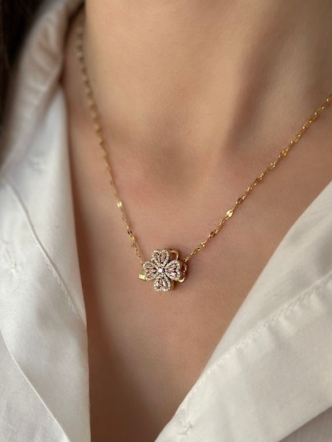 zirkon-yonca-donen-gold-kolye-altin-rengi