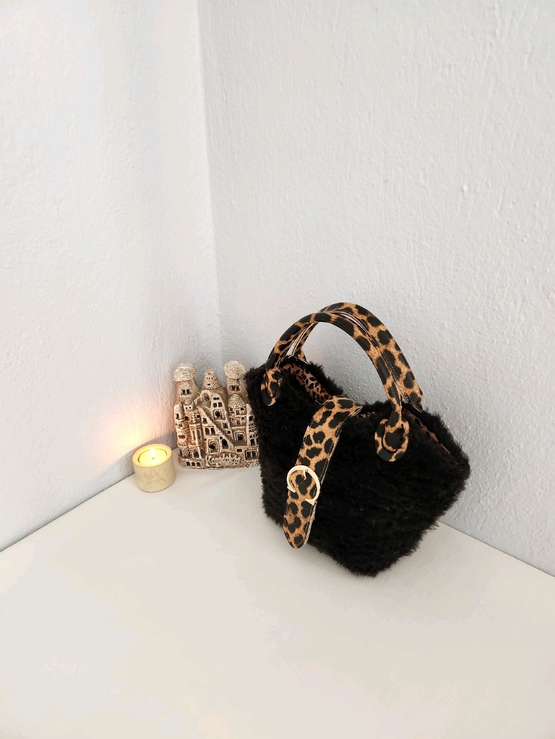 zara-model-leopar-desenli-el-yapimi-kanvas-kadin-el-cantasi-siyah