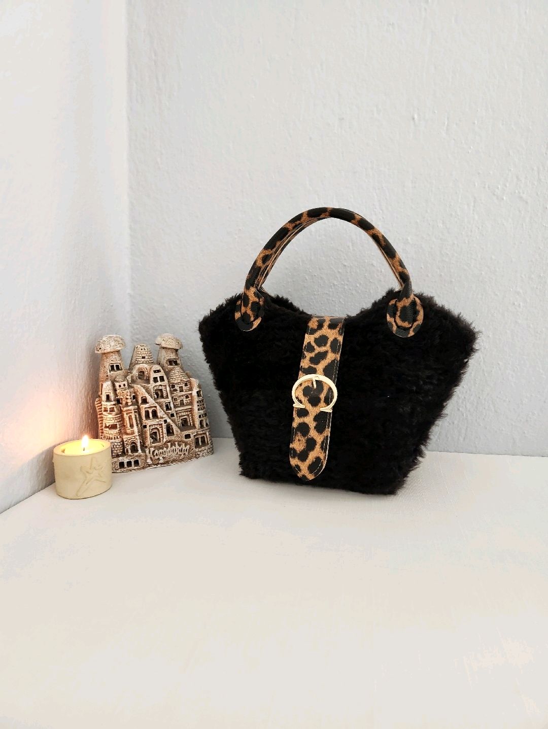 zara-model-leopar-desenli-el-yapimi-kanvas-kadin-el-cantasi-siyah