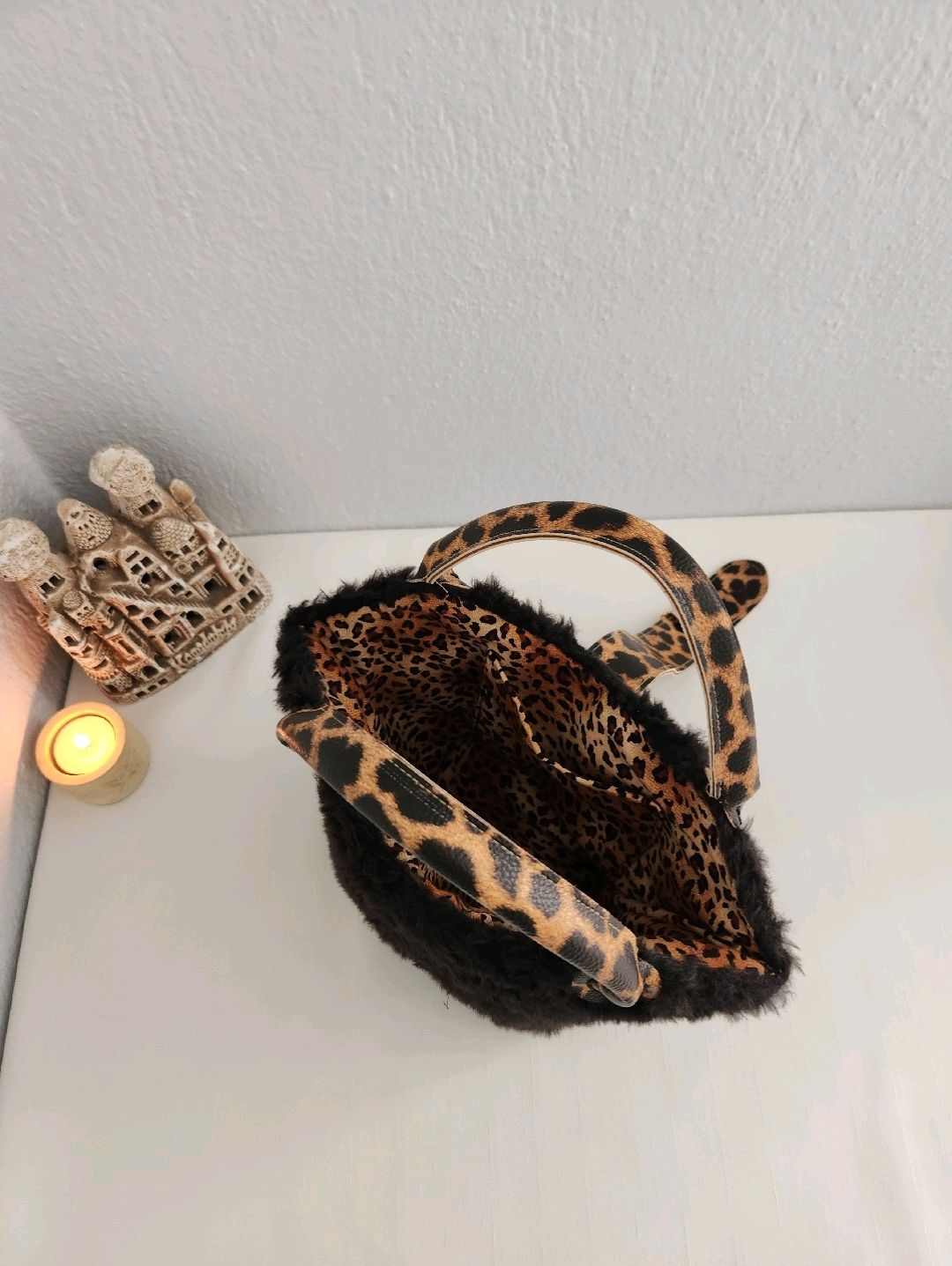 zara-model-leopar-desenli-el-yapimi-kanvas-kadin-el-cantasi-siyah
