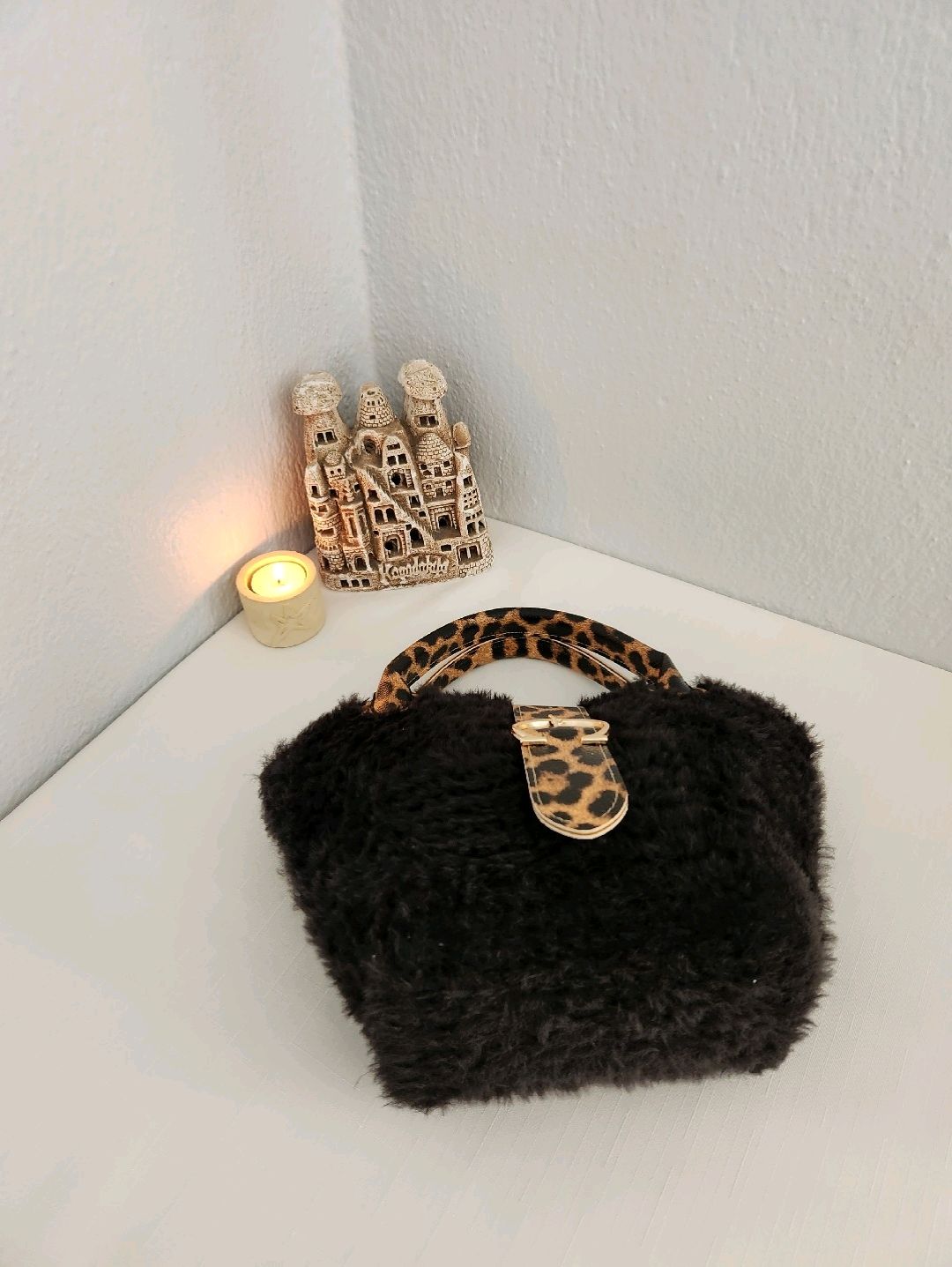 zara-model-leopar-desenli-el-yapimi-kanvas-kadin-el-cantasi-siyah