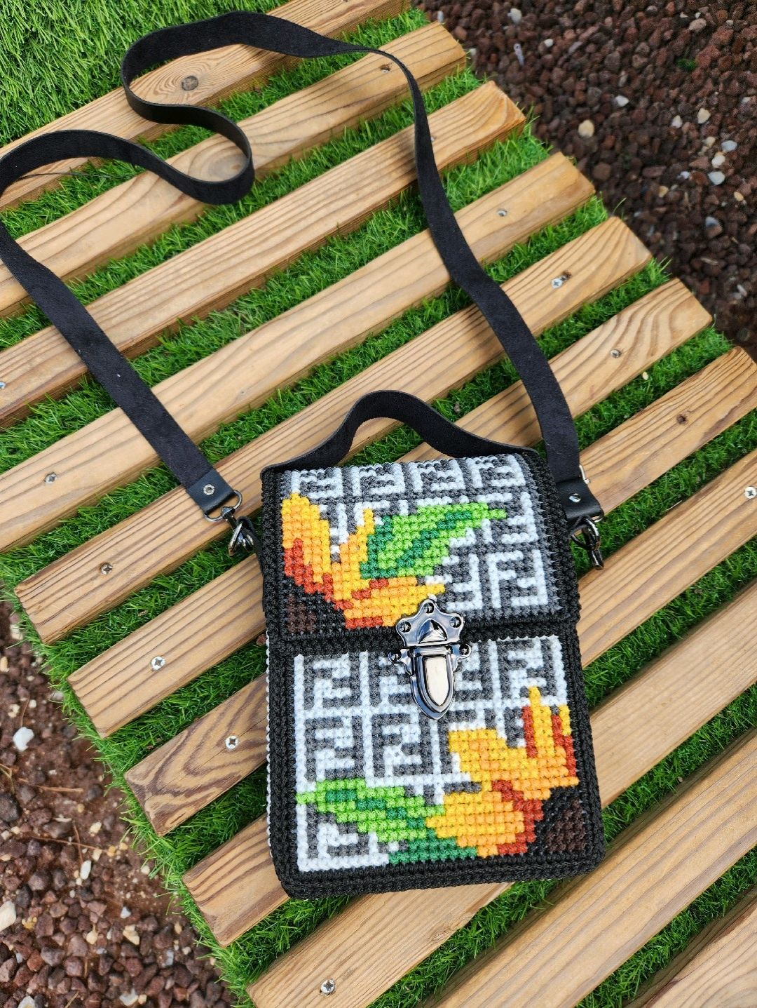 fendi-desenli-kanvas-isleme-mini-bag-cok-renkli