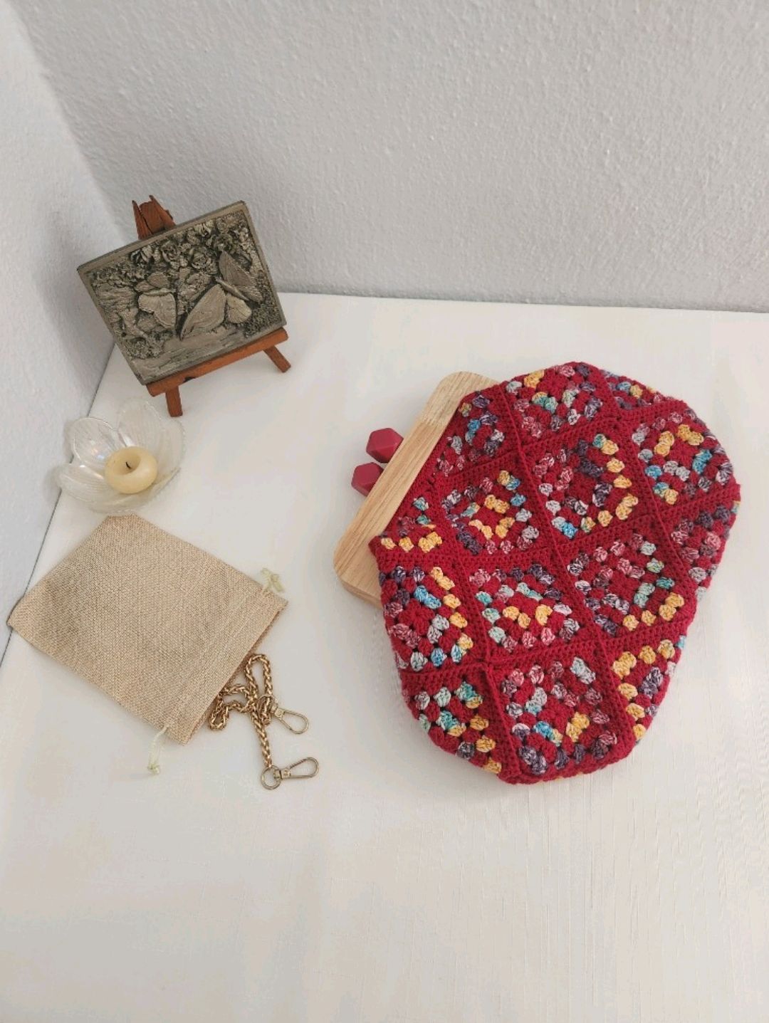 retro-motifli-ahsap-burslu-kadin-el-cantasi-bordo