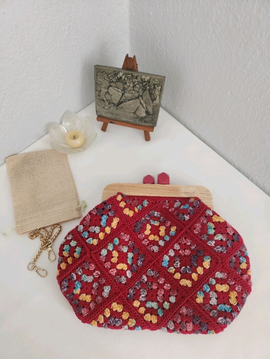 retro-motifli-ahsap-burslu-kadin-el-cantasi-bordo
