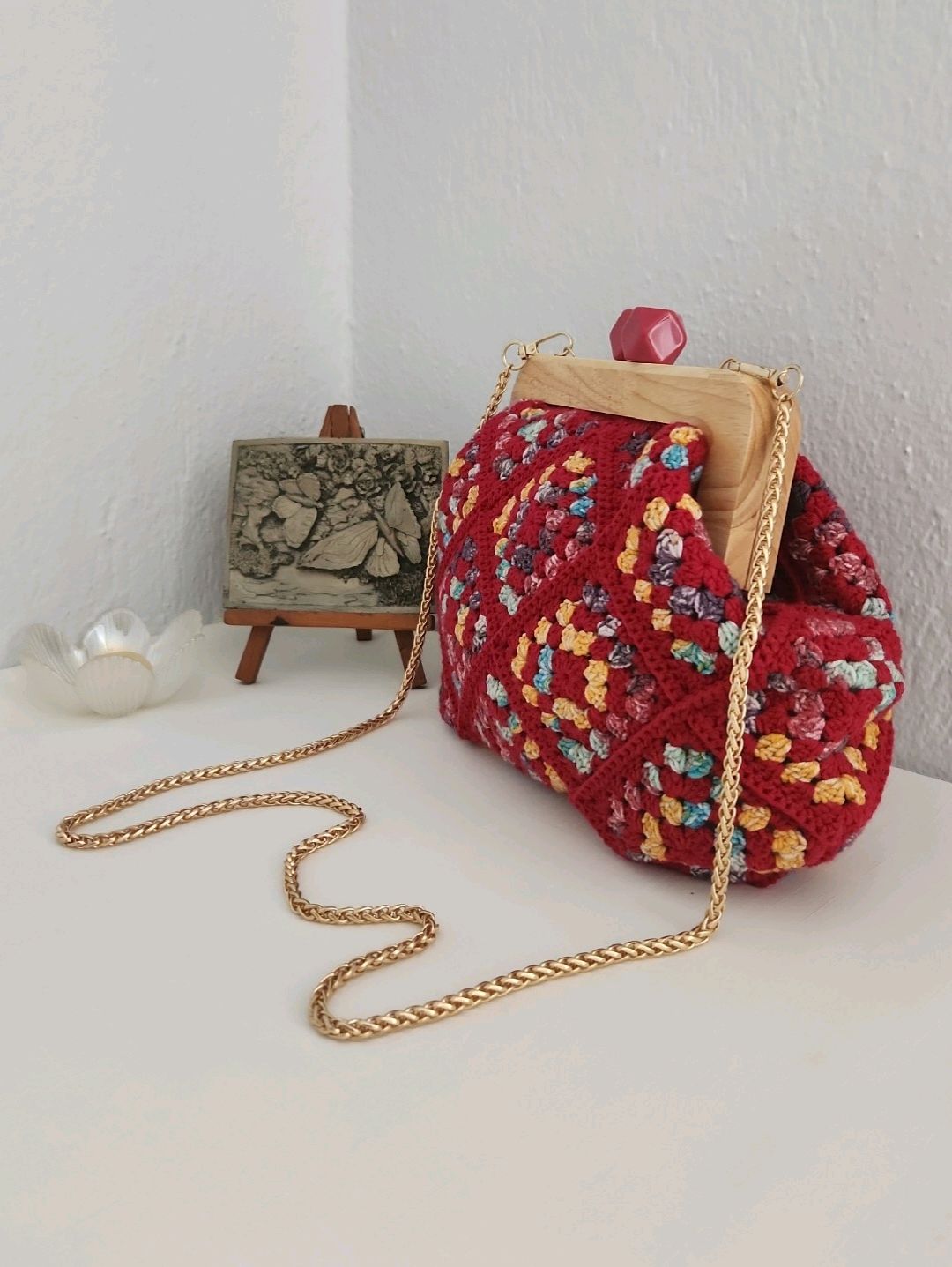 retro-motifli-ahsap-burslu-kadin-el-cantasi-bordo