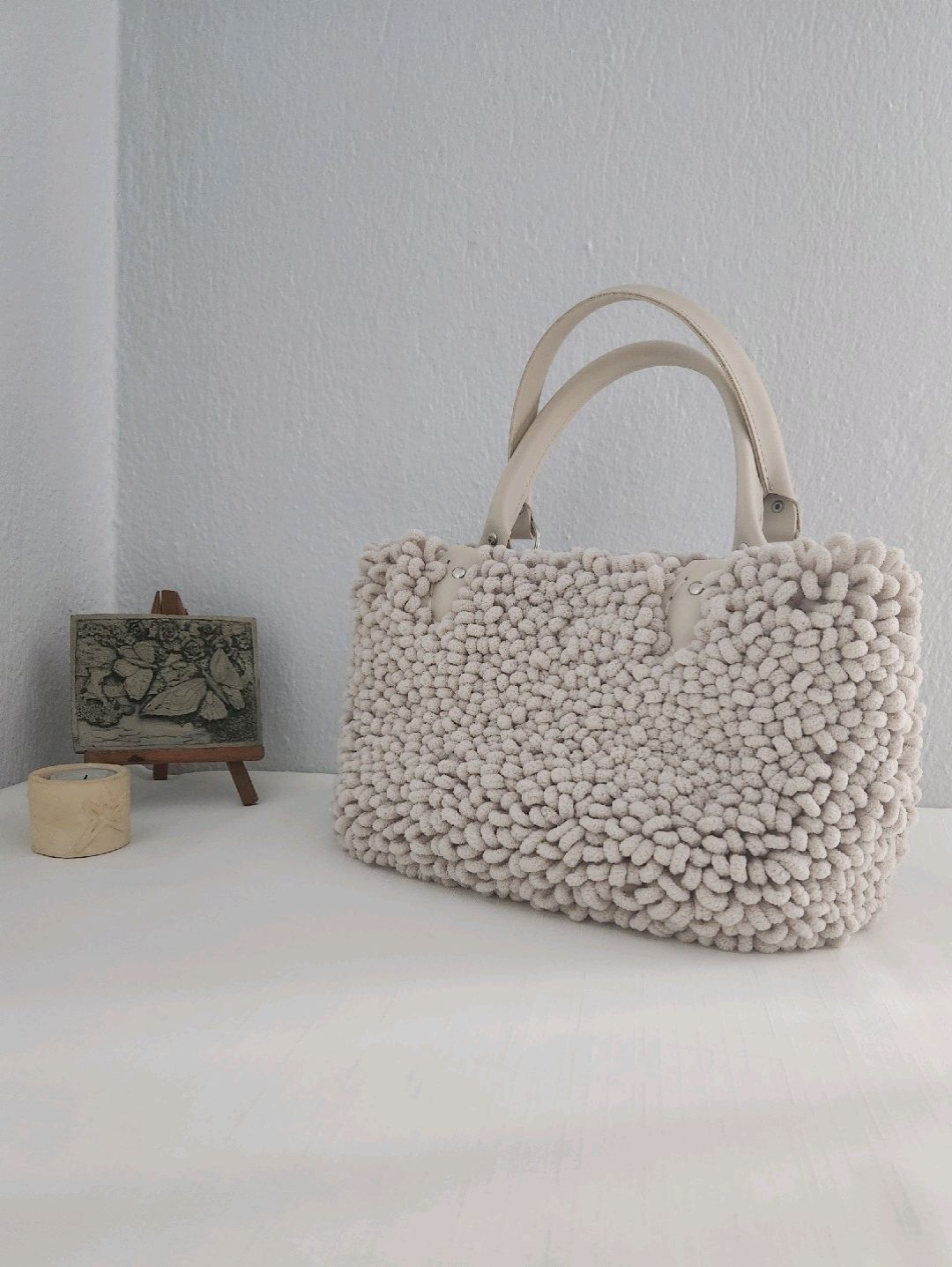 puffy-tas-rengi-handmade-pelus-kadin-el-cantasi-bej