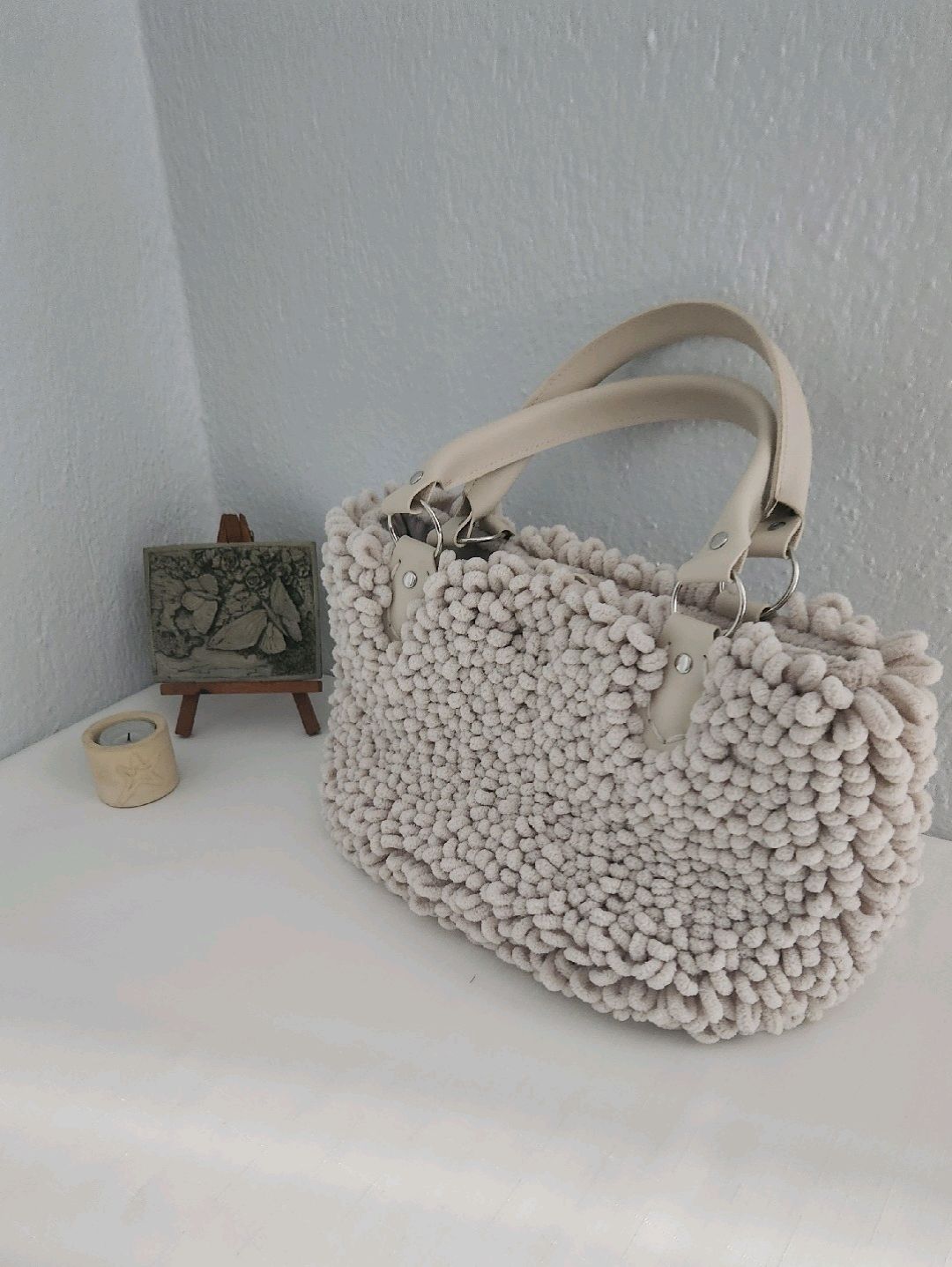 puffy-tas-rengi-handmade-pelus-kadin-el-cantasi-bej