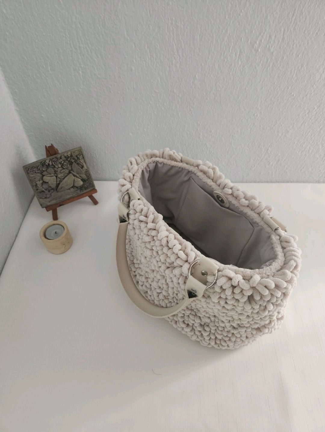 puffy-tas-rengi-handmade-pelus-kadin-el-cantasi-bej
