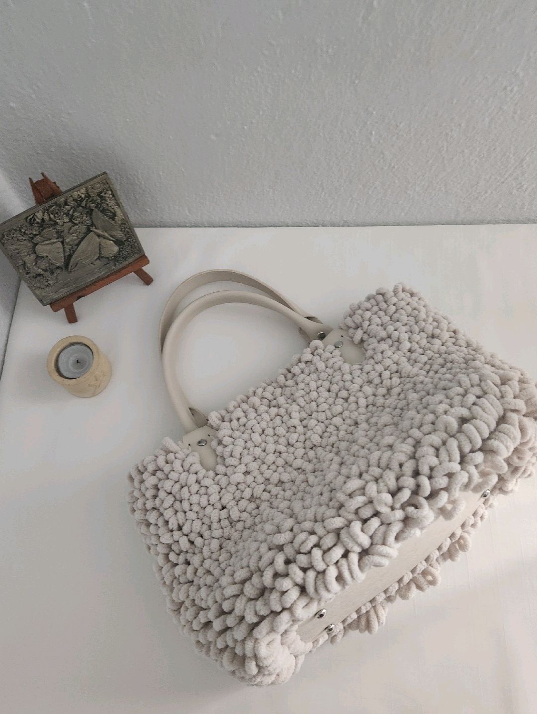 puffy-tas-rengi-handmade-pelus-kadin-el-cantasi-bej