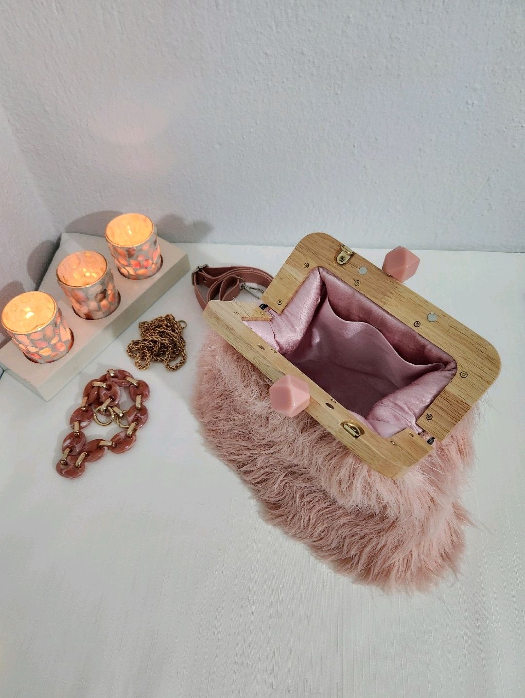 ahsap-burslu-pudra-tavsan-tuyu-kadin-el-cantasi-pembe