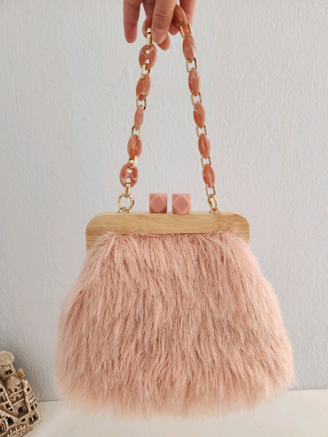 ahsap-burslu-pudra-tavsan-tuyu-kadin-el-cantasi-pembe