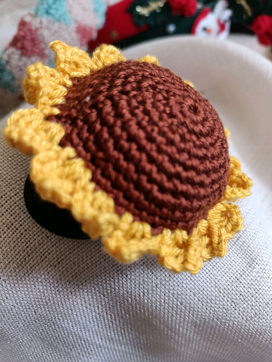 aycicegi-amigurami-orgu-lastik-toka-kahverengi