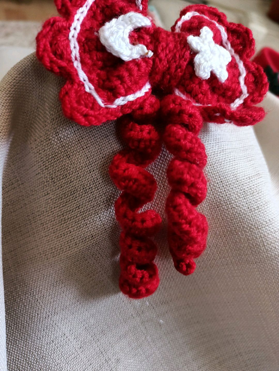turk-bayrakli-amigurami-orgu-lastik-toka-kirmizi