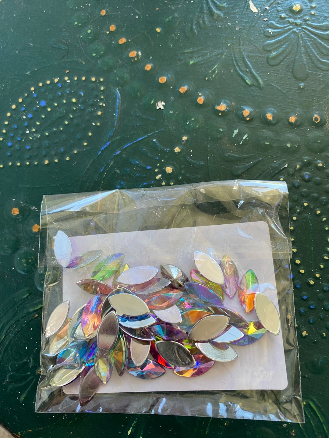 yaprak-seklinde-rhinestone-susleme-tasi-cok-renkli