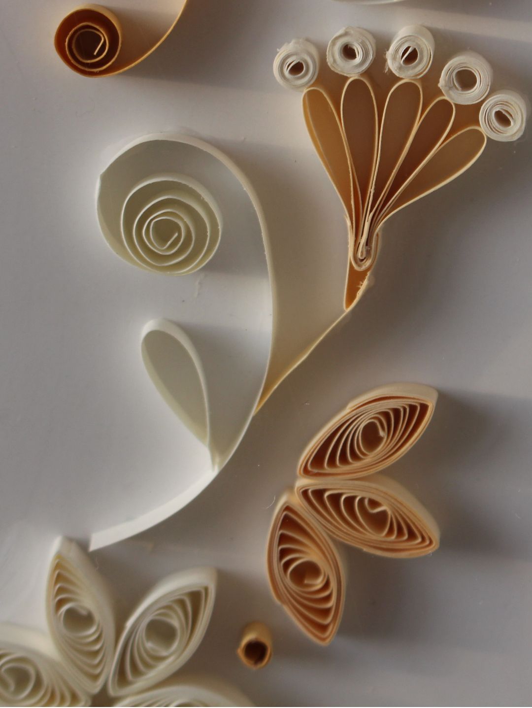 nisan-isme-ozel-quilling-tablo-bej