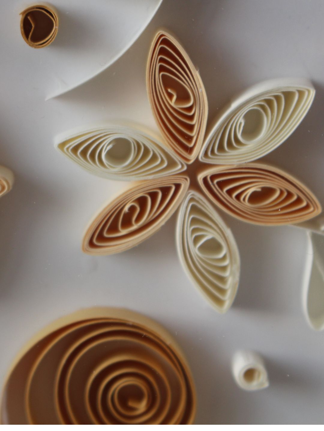nisan-isme-ozel-quilling-tablo-bej