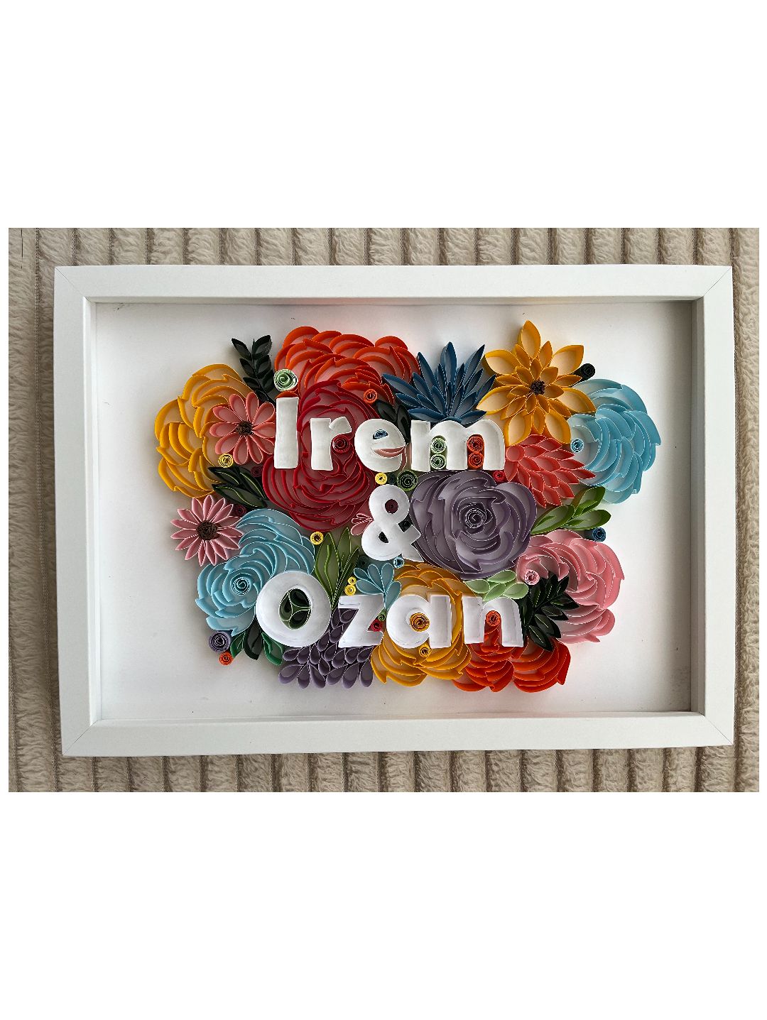 sevgilin-ve-senin-isme-ozel-quilling-tablo-cok-renkli