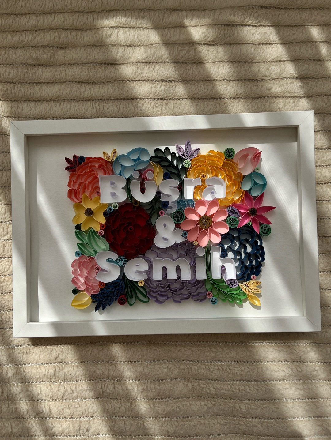 sevgilin-ve-senin-isme-ozel-quilling-tablo-cok-renkli