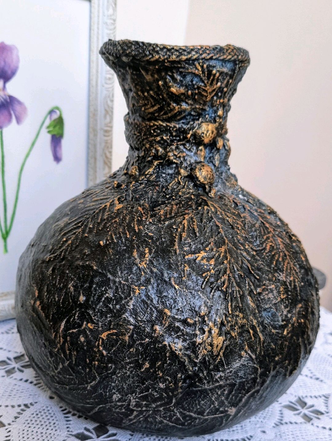 gotik-tasarim-su-kabagi-vazo-siyah
