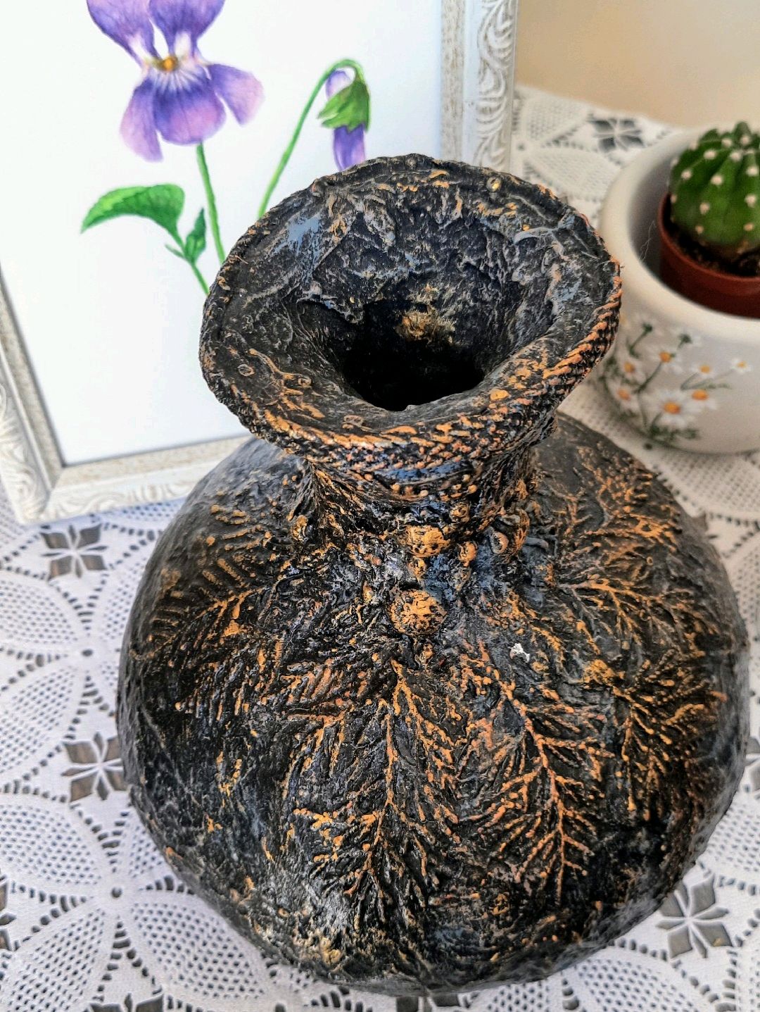 gotik-tasarim-su-kabagi-vazo-siyah