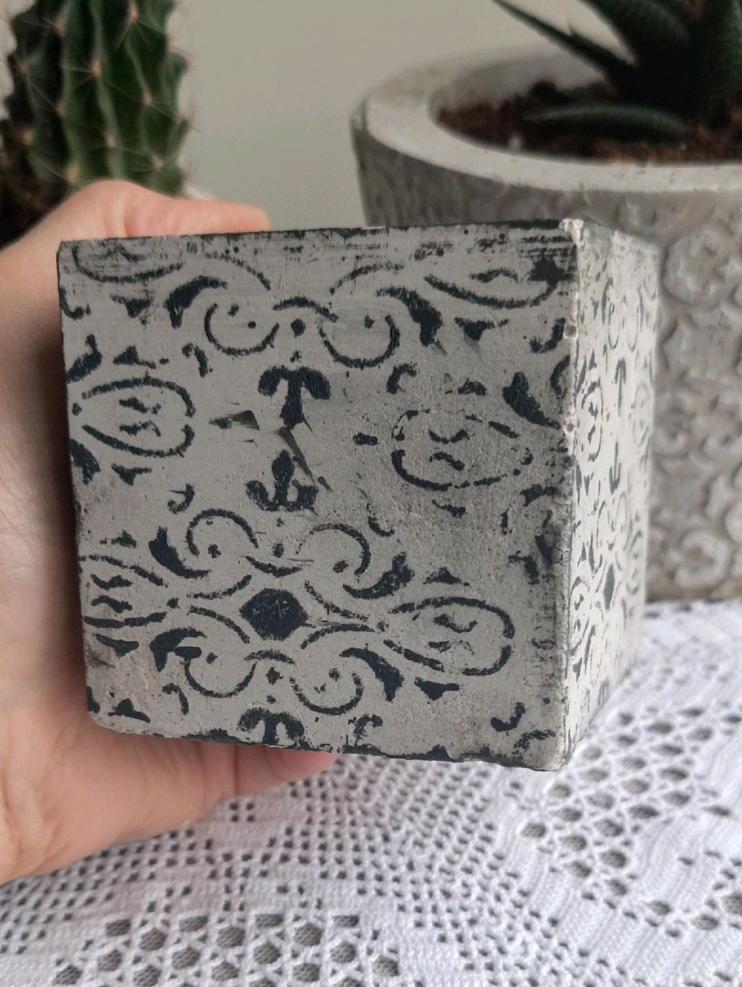 stencil-tasarim-saksi-gri