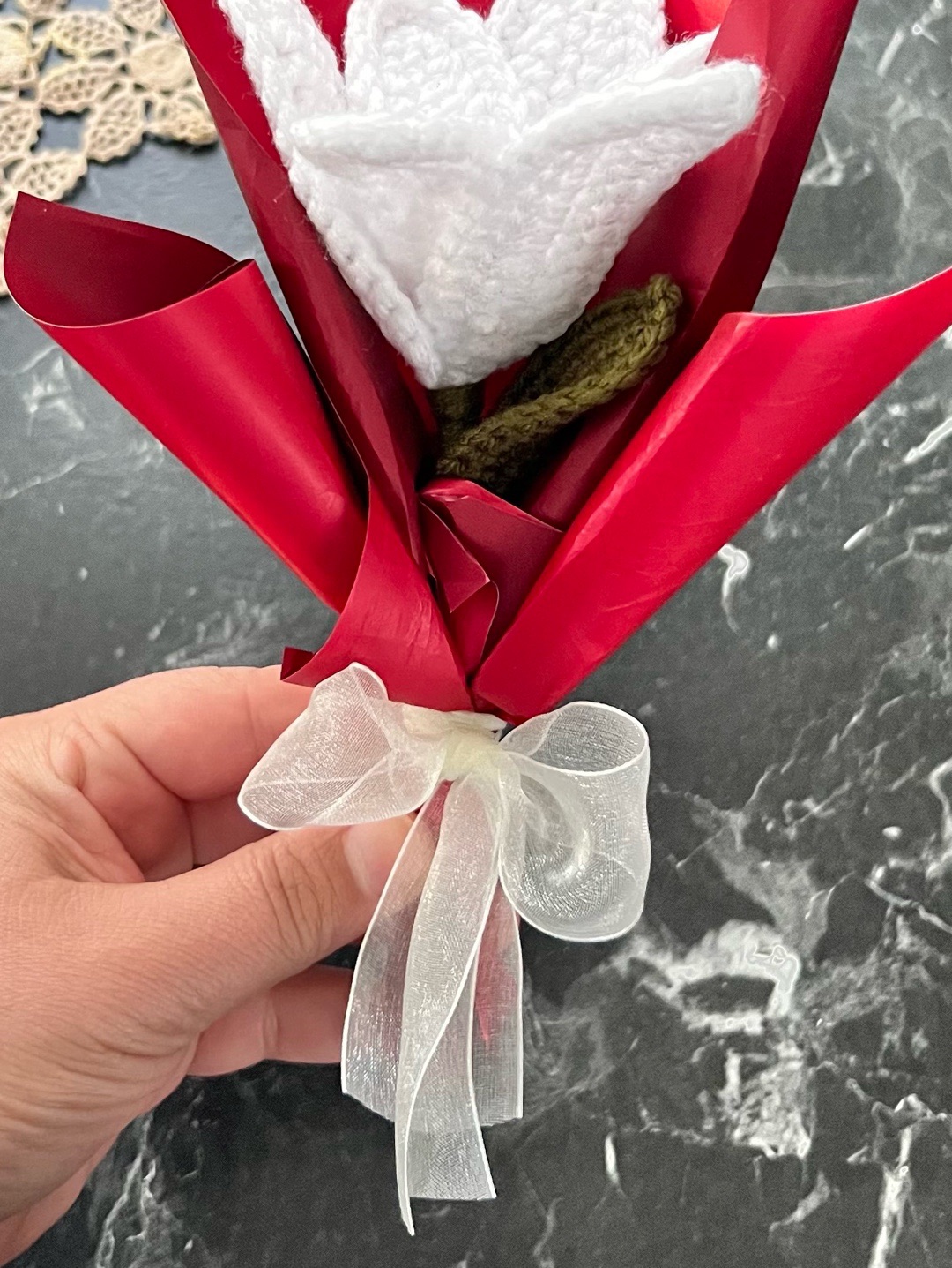 orgu-minik-lale-buketi-beyaz