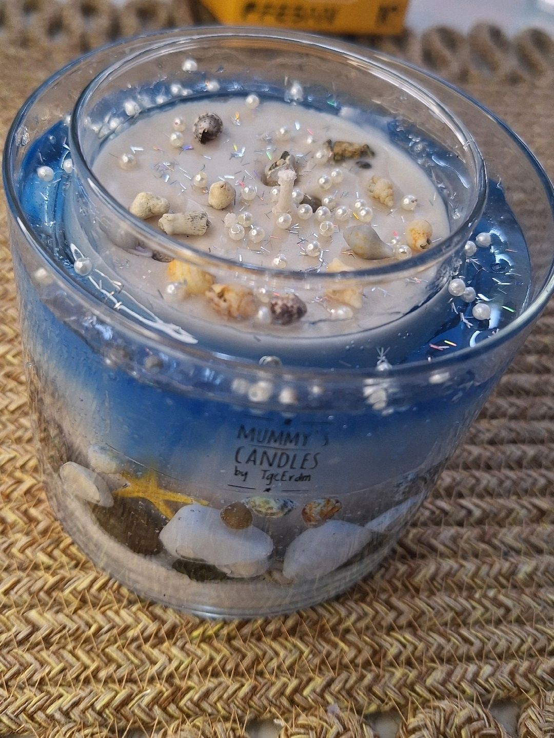 akvaryum-kavanozu-mum-cok-renkli