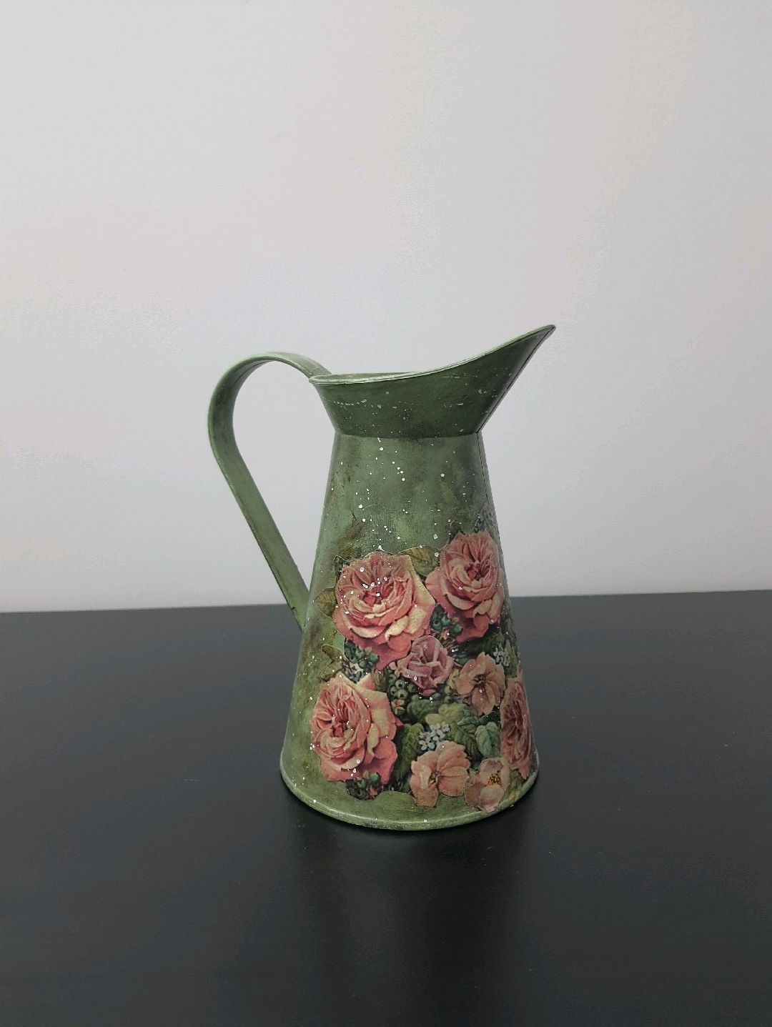 gul-desenli-yesil-metal-sulama-kabi