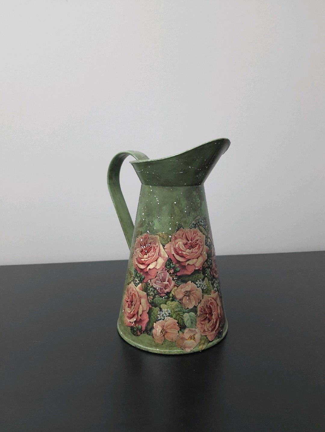 gul-desenli-yesil-metal-sulama-kabi