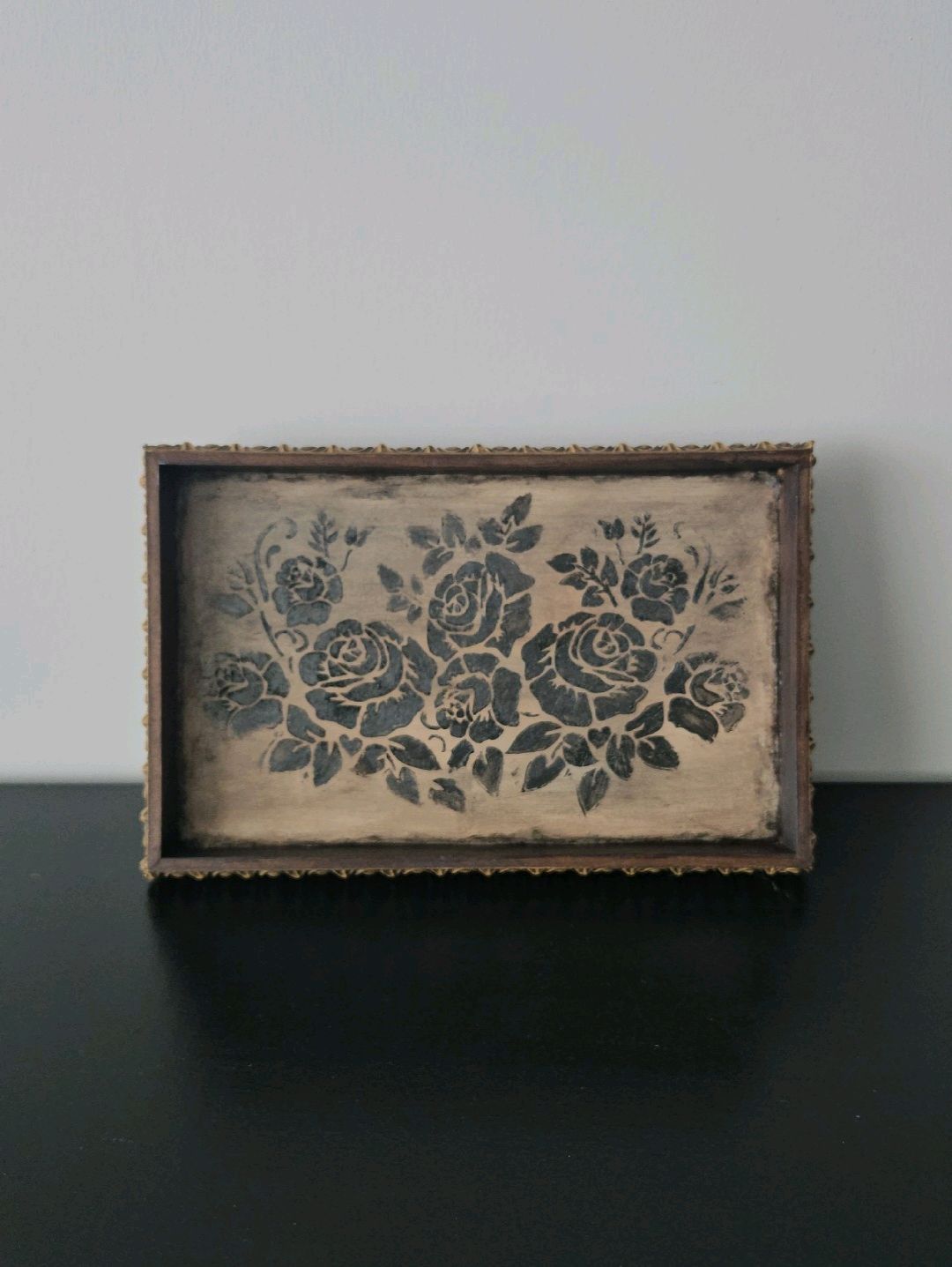 gul-bahcesi-vintage-ahsap-sunumluk-kahverengi