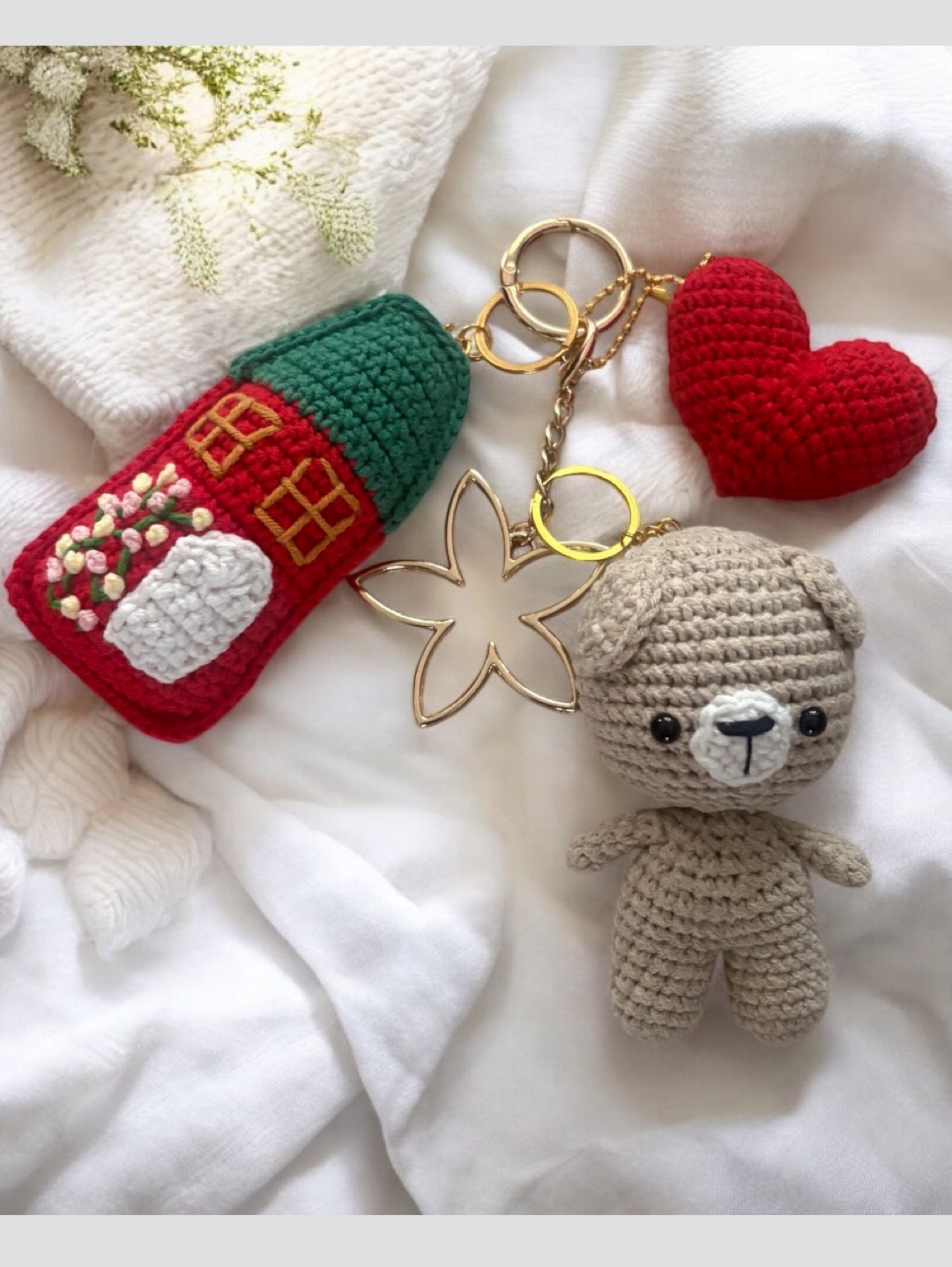 amigurumi-ayicik-ev-kalp-canta-aksesuari-cok-renkli