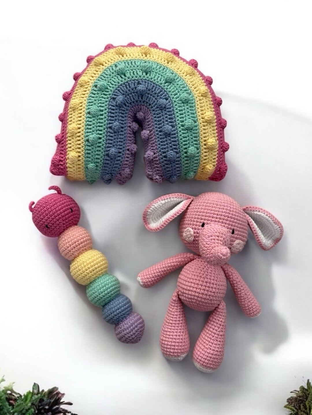 gokkusagi-dekoratif-yastik-amigurumi-oyuncak-cingirak-set-cok-renkli