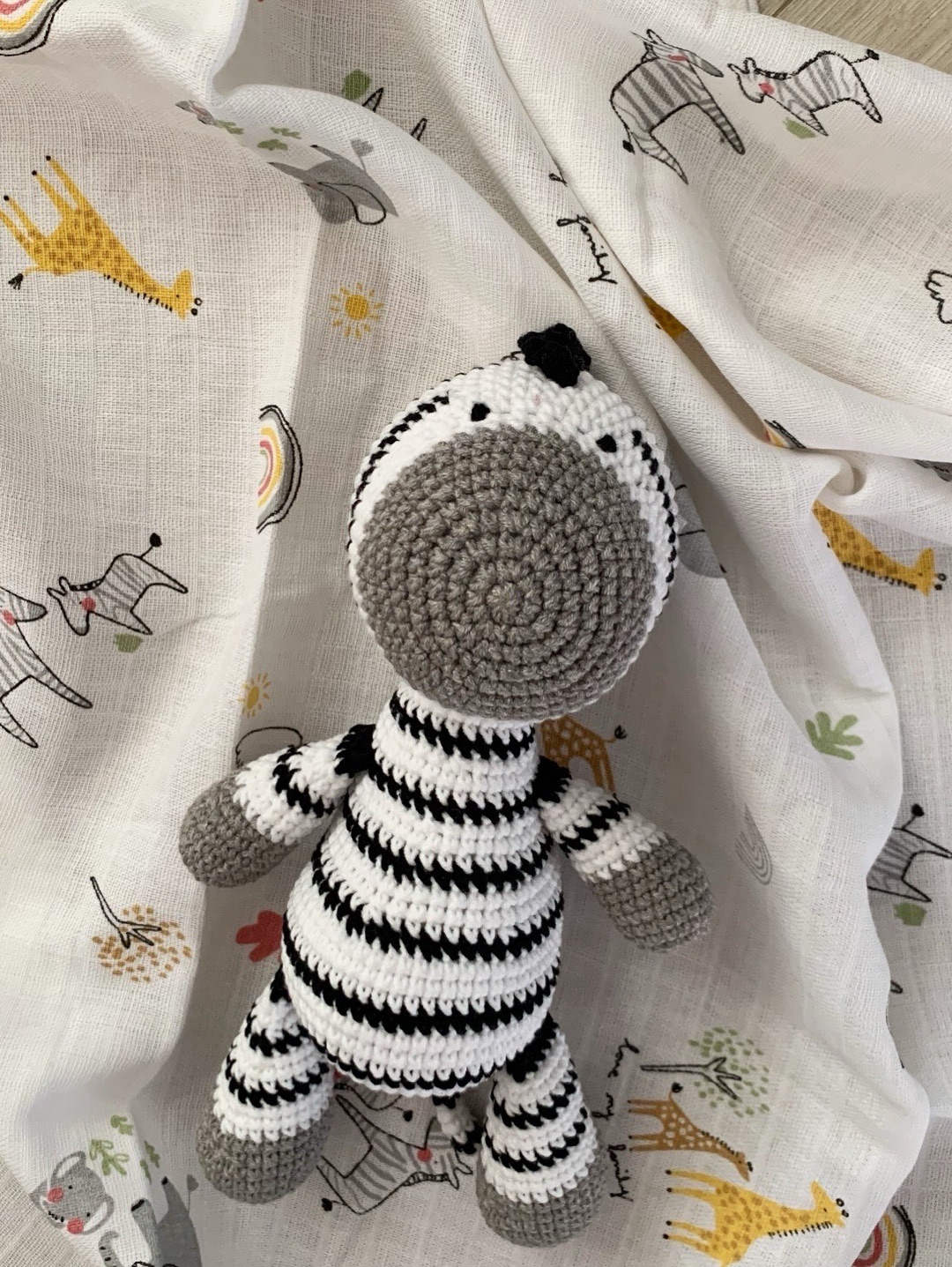 bebek-muslin-battaniye-amigurumi-zebra-oyuncak-seti-cok-renkli