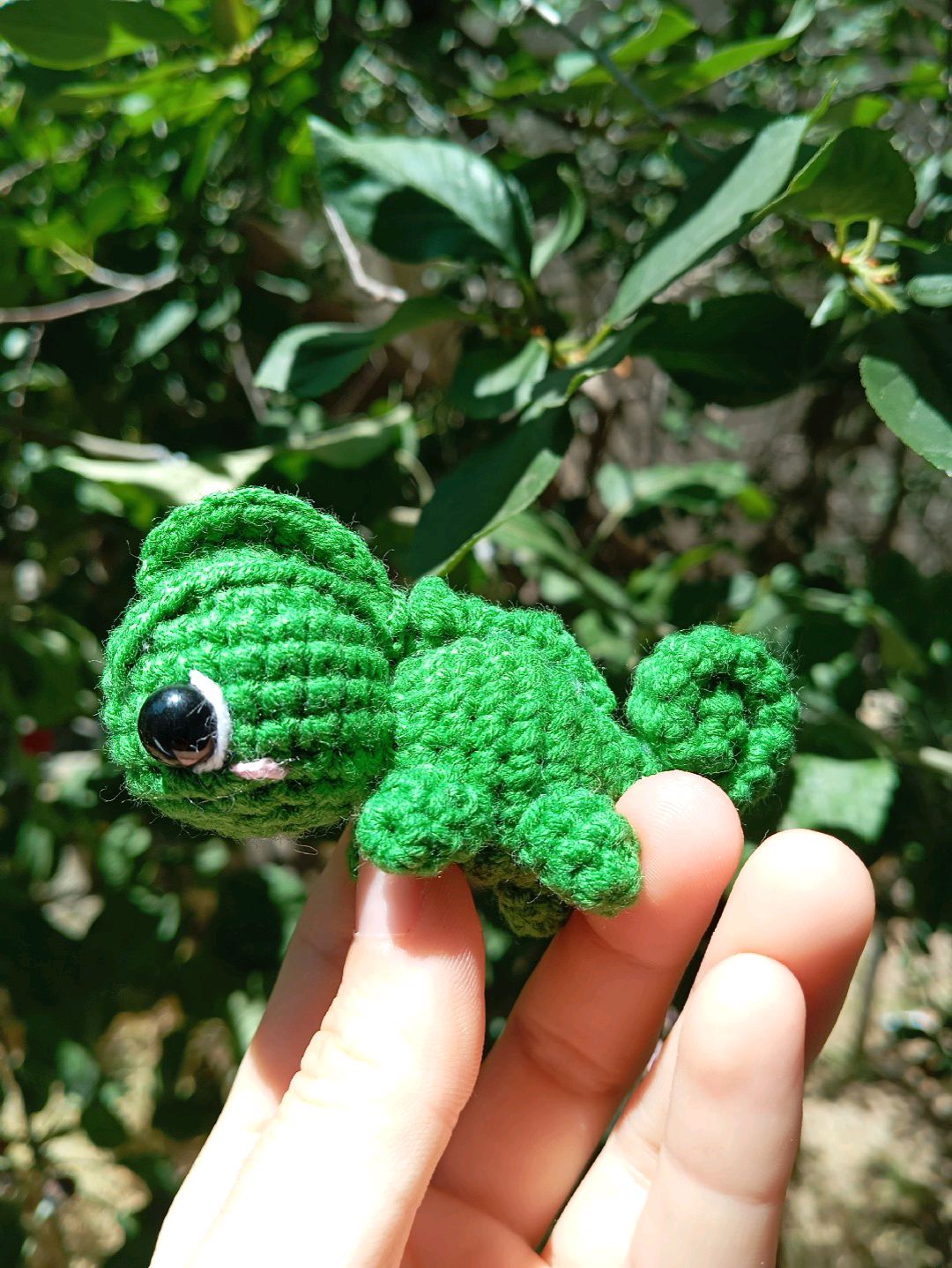 amigurumi-rapunzel-pascal-figur-ve-anahtarlik-yesil